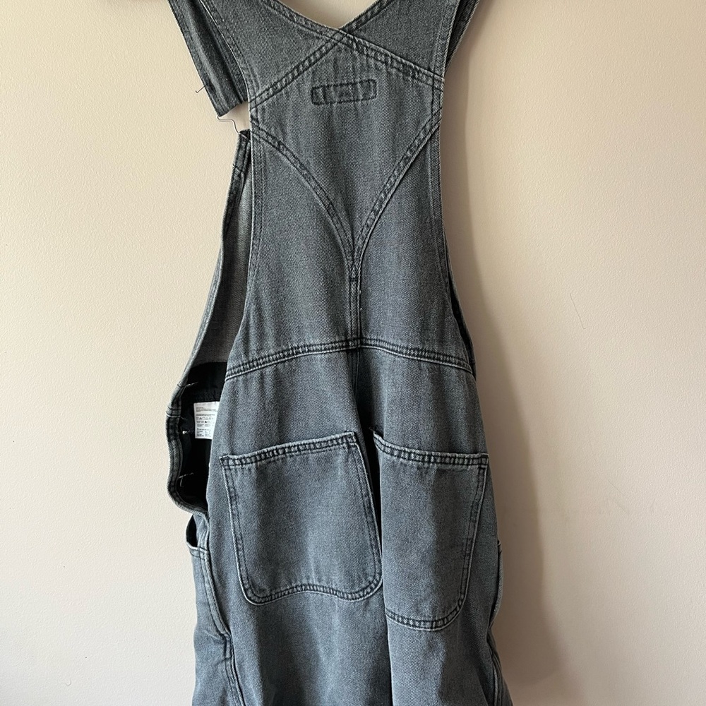 Grey shorts overalls - Picture 3 of 3